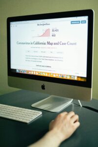 A computer displaying coronavirus case numbers in California on a news website.